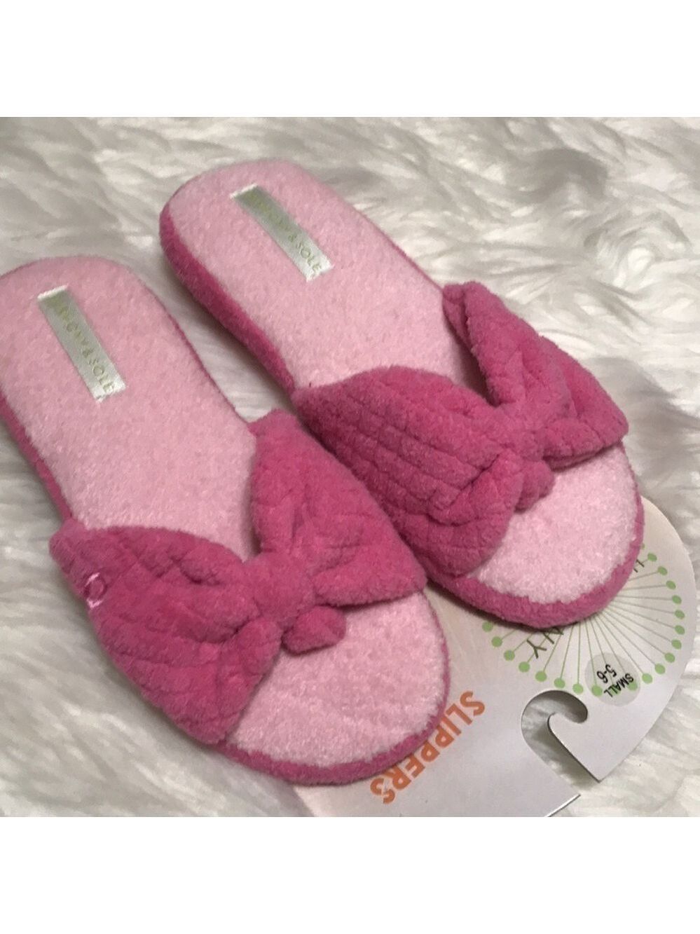 NWT Harmony & Sole Pink Slippers Size 5/6 Small